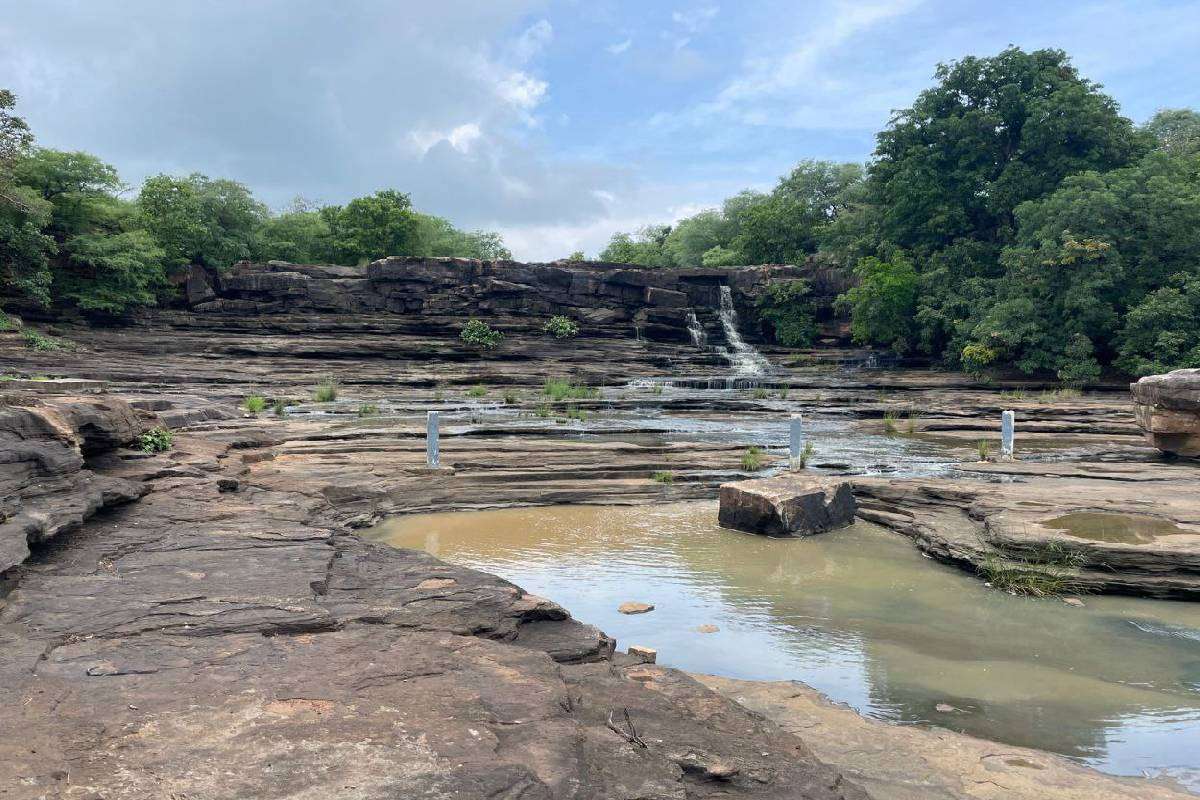 bharka_cave_the_ancient_waterfall_located_in_shivpuri.jpg