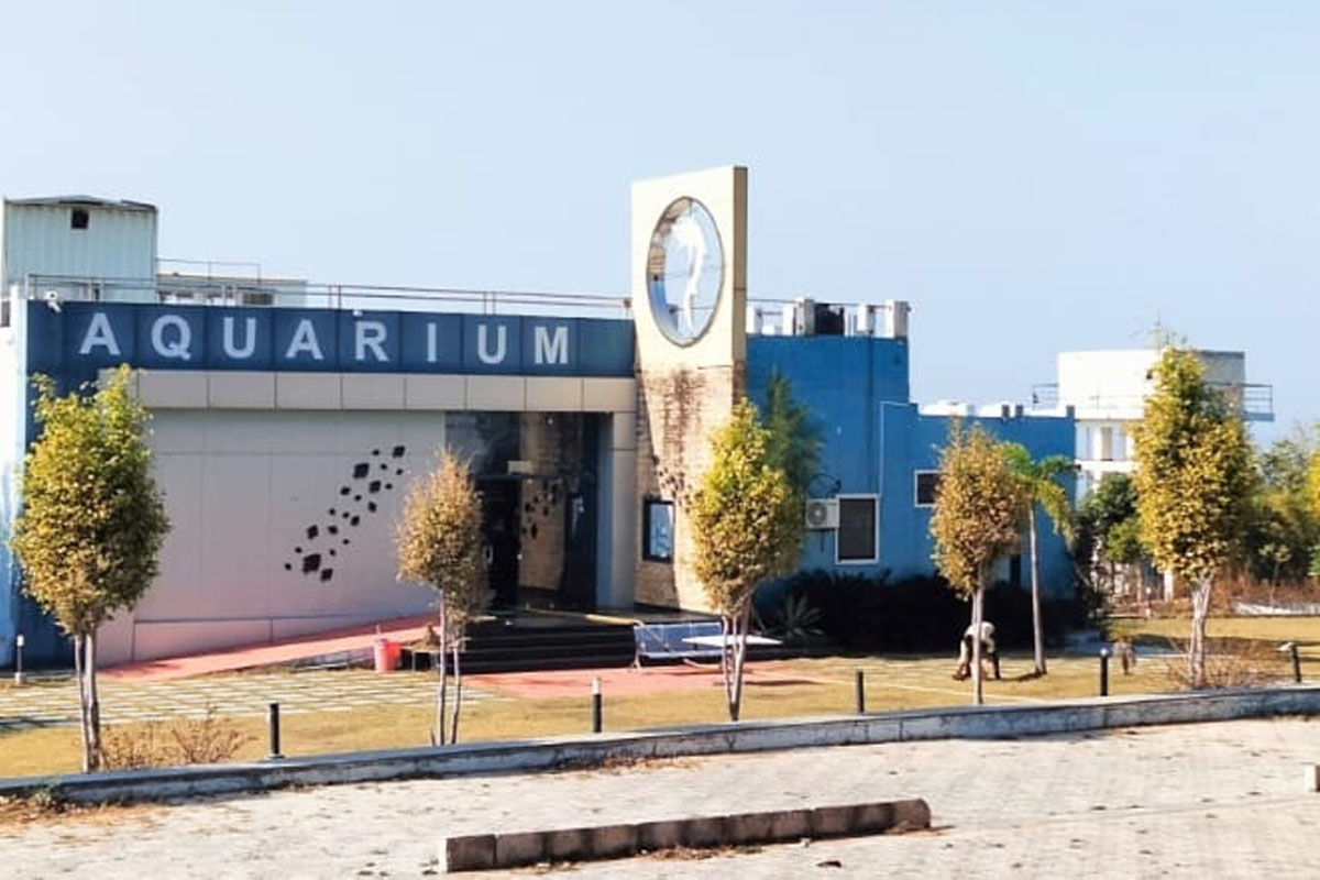 तीन साल चली पांच करोड़ की योजना, एक बर्ष से बंद है रंगीन मछली प्रदर्शनी केंद्र