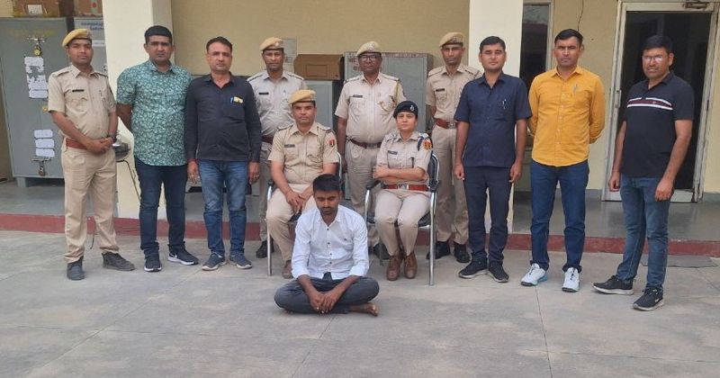  पुलिस ने आरोपी को गिरफ्तार कर नकली नोटों को लेकर पूछताछ शुरू की