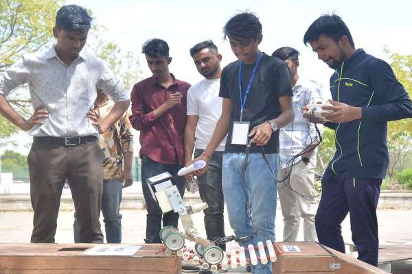 थार महोत्सव में गो कार्ट व रोबो रेस का दिखा जलवा...देखिए तस्वीरें