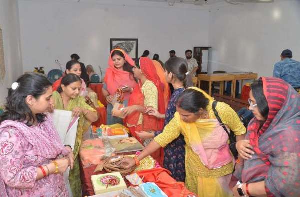 बिखरे परम्परा ,कला -संस्कृति  के रंग