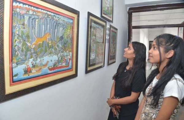 बिखरे परम्परा ,कला -संस्कृति  के रंग