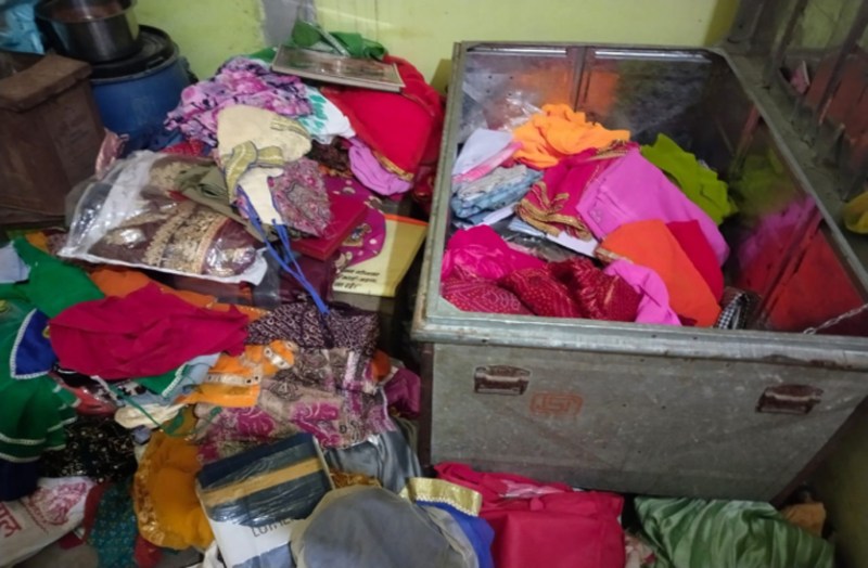 मकान से जेवरात, दानपात्र से नकदी चोरी