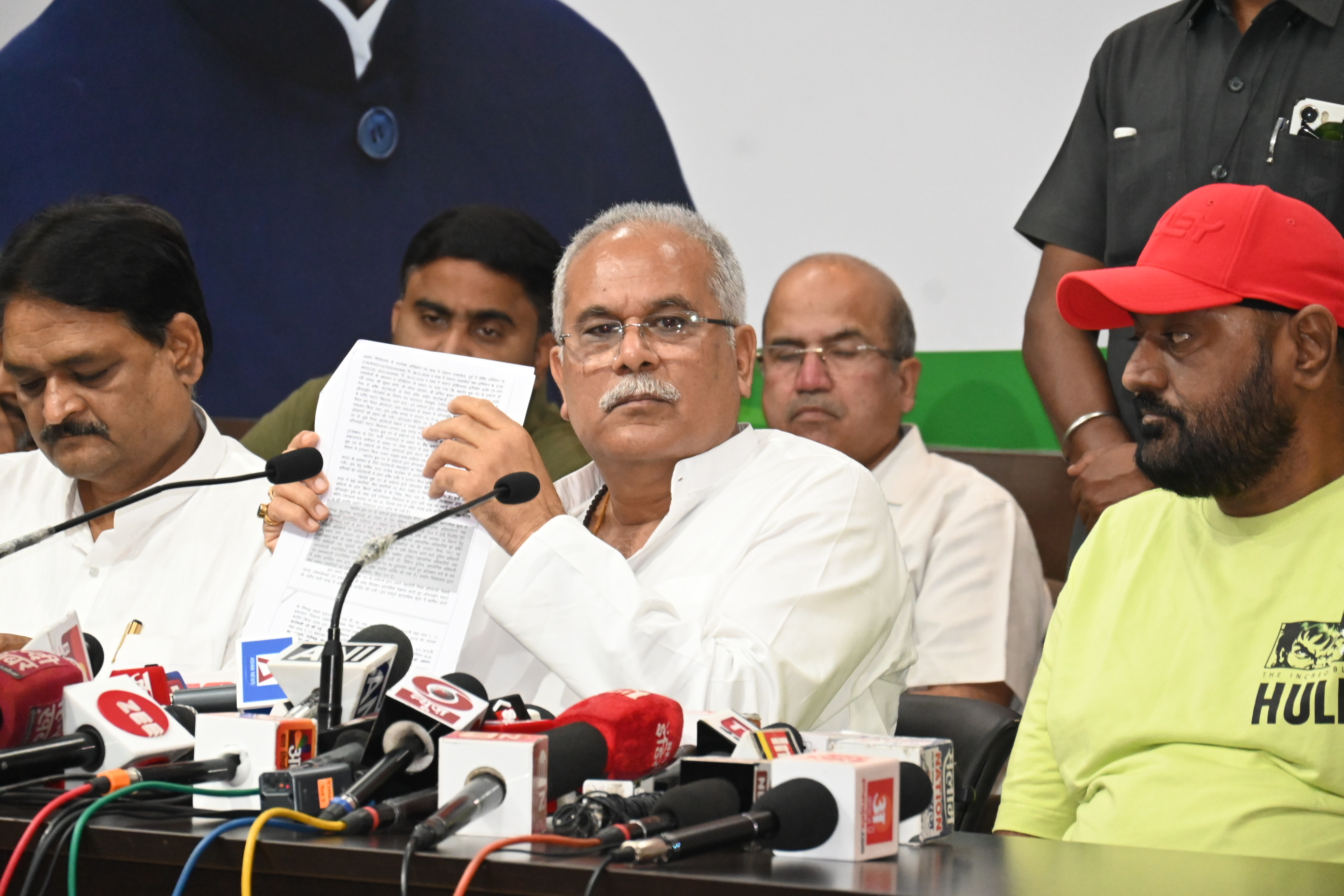 वीडियो देखें….महादेव बुक सट्टा ऐप: एफआईआर के बाद पूर्व सीएम भूपेश बघेल ने कहीं ये बड़ी बात….