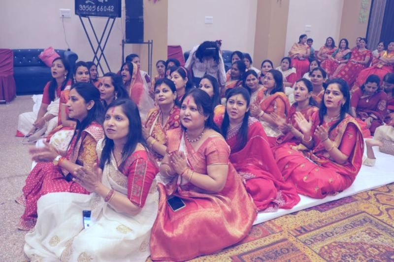 श्याम भजनों पर थिरके भक्त, खाटूश्याम का श्रृंगार कर सजाया