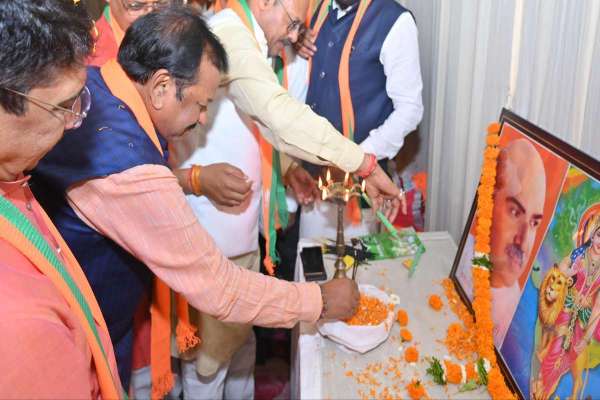 छत्तीसगढ़ में लोकसभा चुनाव से पहले कांग्रेस को बड़ा झटका लगा है। दुर्ग में 1200 लोग भाजपा में शामिल हुए।