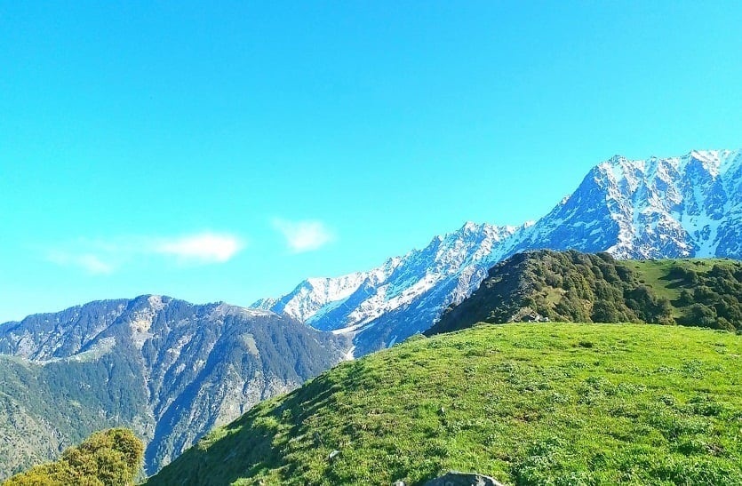 हिमाचल: पहाड़ों में प्रकृति के बदले रंग देखने उमड़े पर्यटक। जानिए