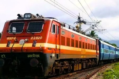 holi_special_train_.jpg