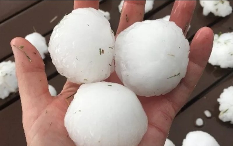 large_hail_stones.jpg