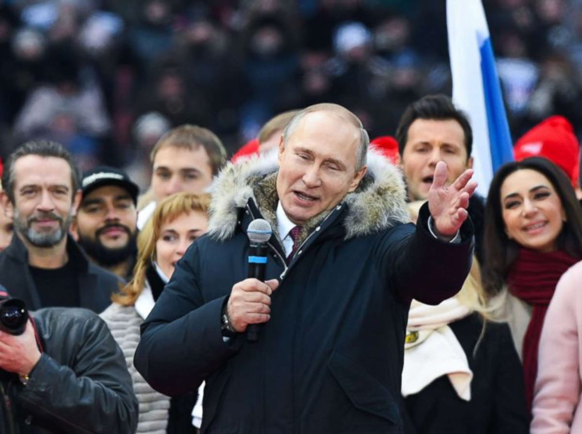 putin_with_people.jpg