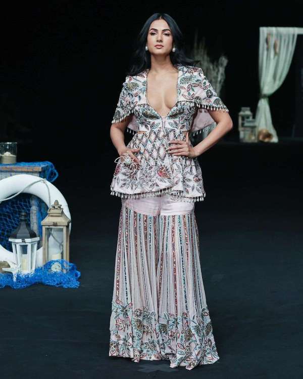 sonal_chauhan_lakme fashion week