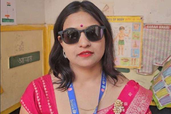 woman polling officer