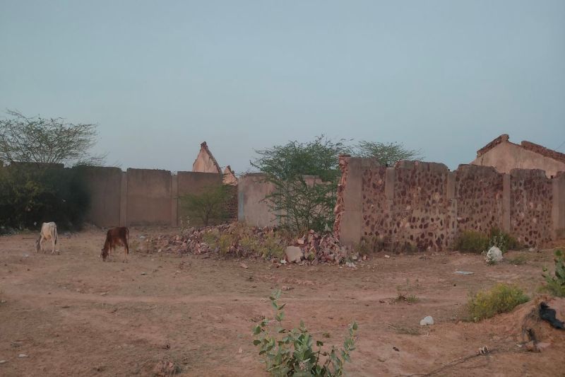 बहा रहे दुर्दशा पर आंसू: सरकारी भवन बन रहे खंडहर, अनदेखी के हो रहे शिकार