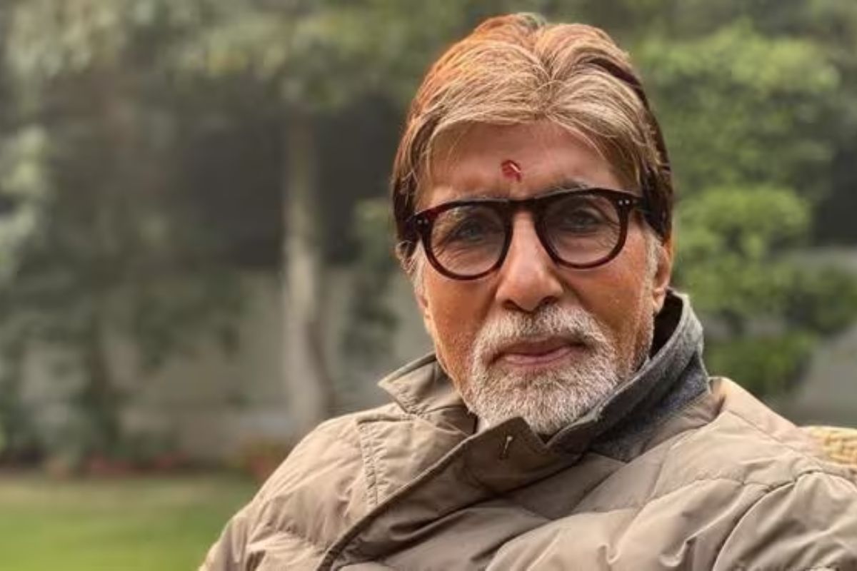 amitabh_bachchan_share_post_and_inform_to_fans_said_lazing_around_after_news_of_hospitalized.jpg