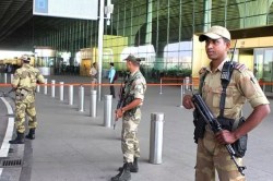 मुंबई एयरपोर्ट पर 11 करोड़ की लिक्विड कोकीन जब्त, विदेशी तस्कर गिरफ्तार - image