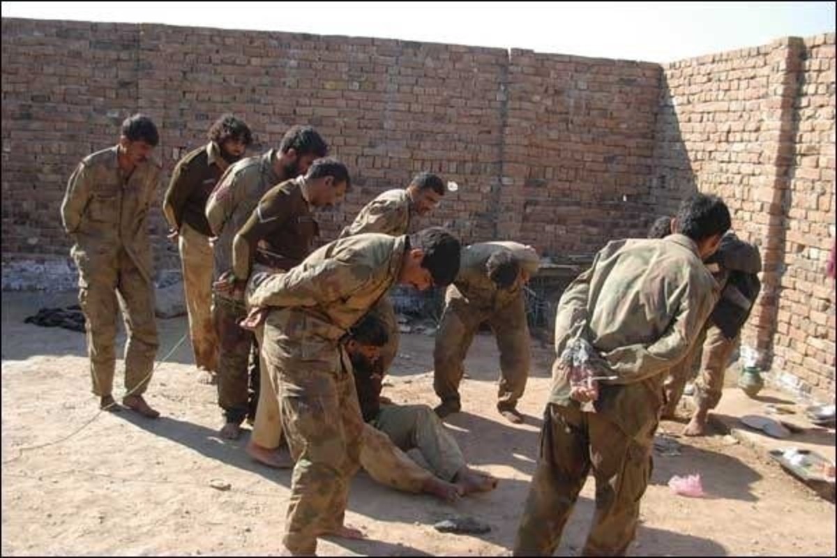 pakistani_soldiers_surrendering.jpg