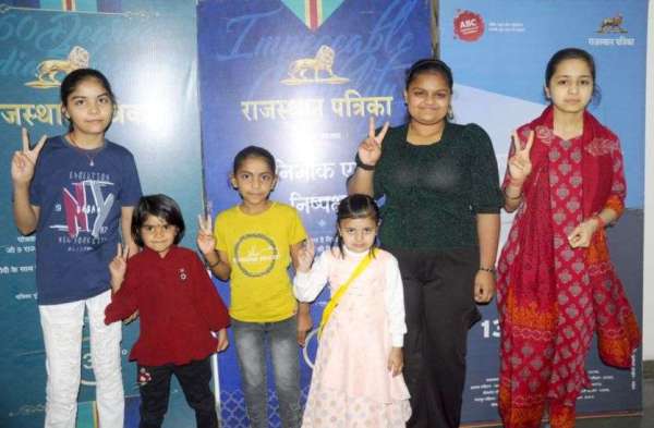 Daughter @ Work : बेटियों की खुशी हुई दोगुनी, बोलीं- हम भी छू लेंगी आसमान