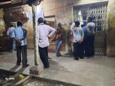 हम नहीं सुधरेंगे...पहले बीएम की गई कुर्सी, दूसरे के द्वारा भी आधी रात बैंक से लाखों का भुगतान