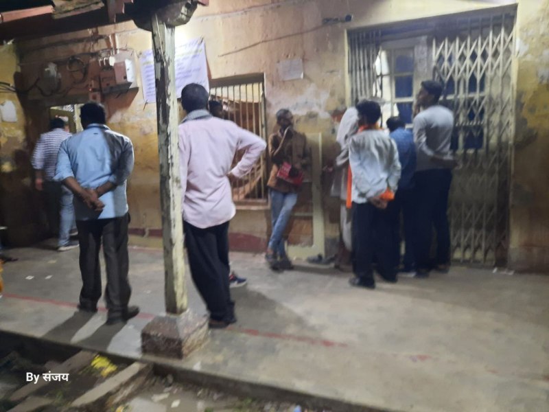 हम नहीं सुधरेंगे...पहले बीएम की गई कुर्सी, दूसरे के द्वारा भी आधी रात बैंक से लाखों का भुगतान