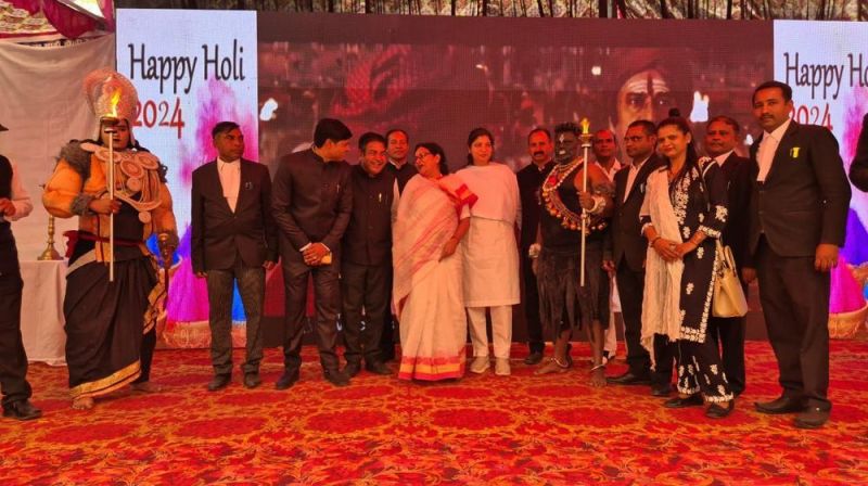 बार के होली महोत्सव में गीत-नृत्य ने बांधा समां, हास्य-व्यंग्य के तीर चले