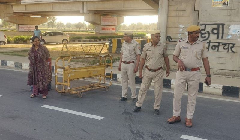 अवैध शराब और नोटों की खेप पर पुलिस ने कसा शिकंजा, अब तक 60 लाख की जब्ती