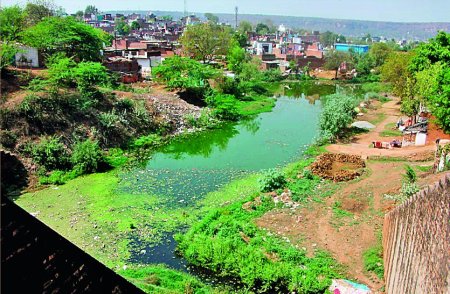 कभी शहर की लाइफ लाइन थीं ये नदियां, अब बह रहा गंदा पानी, बांधों पर अतिक्रमण