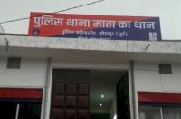 पुलिस ने घर पर दबिश दी तो फरार एएसआई पलंग में छुपा