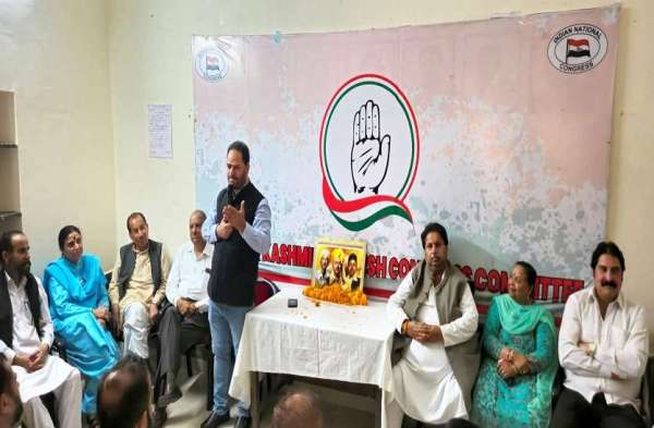 कार्यक्रम में कांग्रेस के स्थानीय पदाधिकारी और कार्यकर्ता बड़ी तादाद में मौजूद थे। जेकेपीसीसी अध्यक्ष विकार रसूल कार्यक्रम को संबोधित किया।