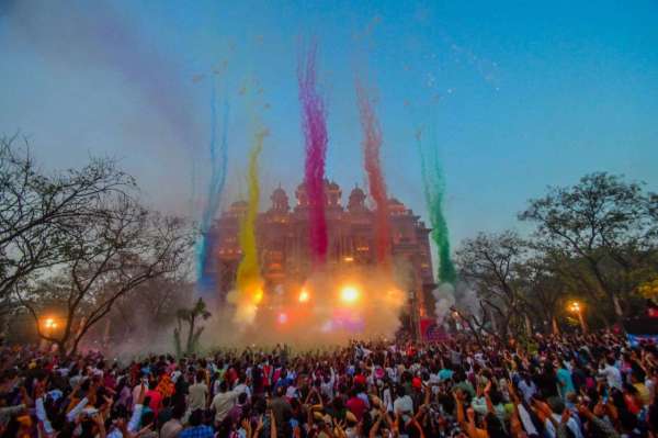 gulal aatishbazi at patrika gate