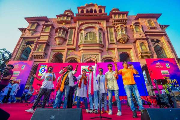 gulal aatishbazi at patrika gate