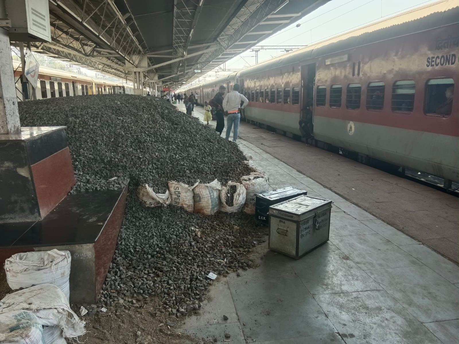 निर्माण कार्य करने की तैयारी हुईं शुरू