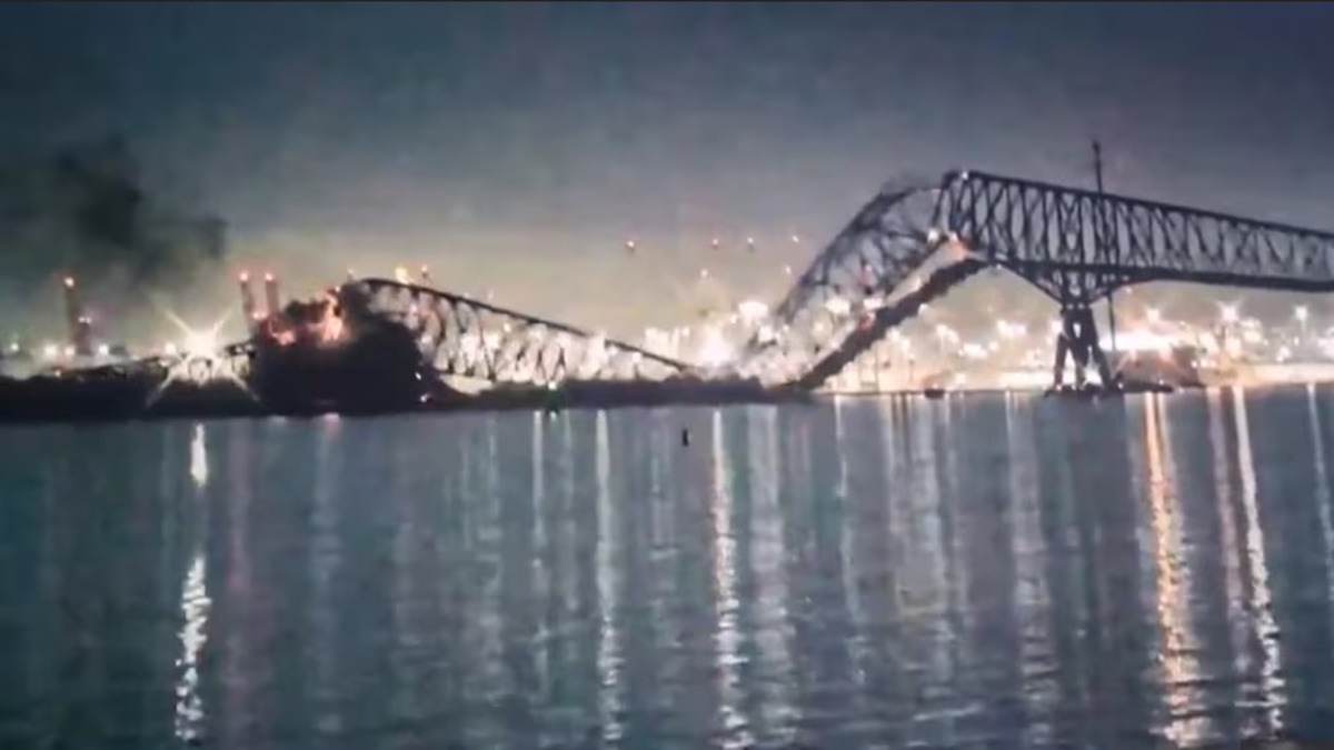 Viral Video: अमेरिका में शिप की टक्कर से गिरा पूरा पुल, कई लोगों की मौत की आशंका