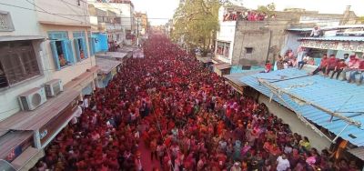 बादशाह ने बरसाई खर्ची, खुशहाली से झूमी प्रजा, गुलालमय हुआ शहर