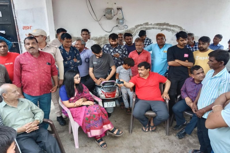 पानी की टंकी पर क्यों चढ़ गए किसान, आईएएस पहुंची मौके पर