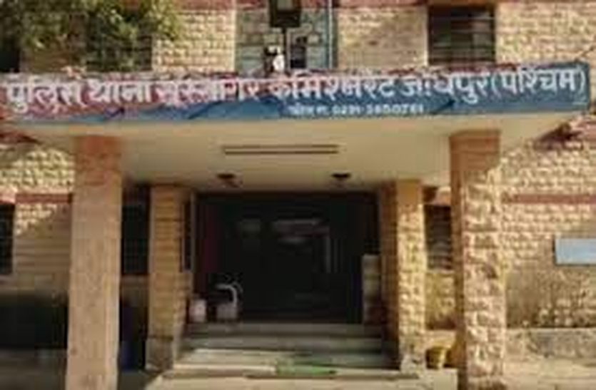 घर लौट रहे दमकलकर्मी को चाकू घोंपे, जानें क्या था कारण...