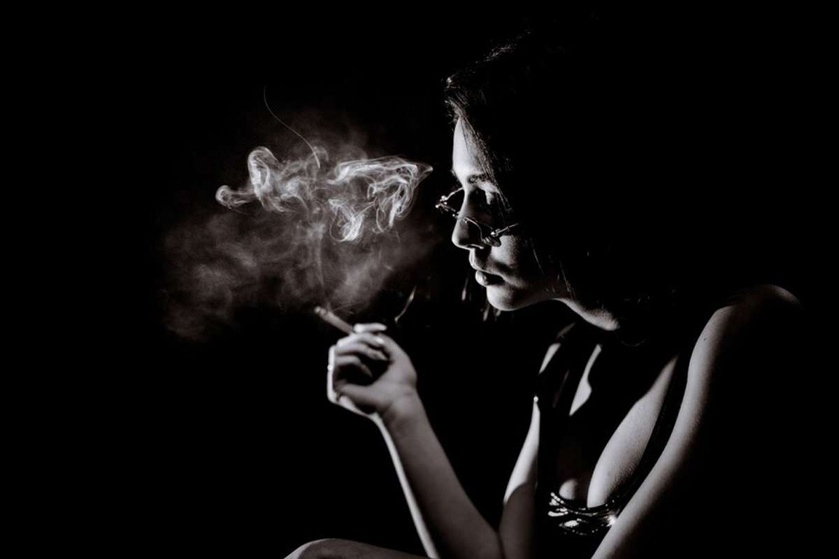 women-smoking.jpg