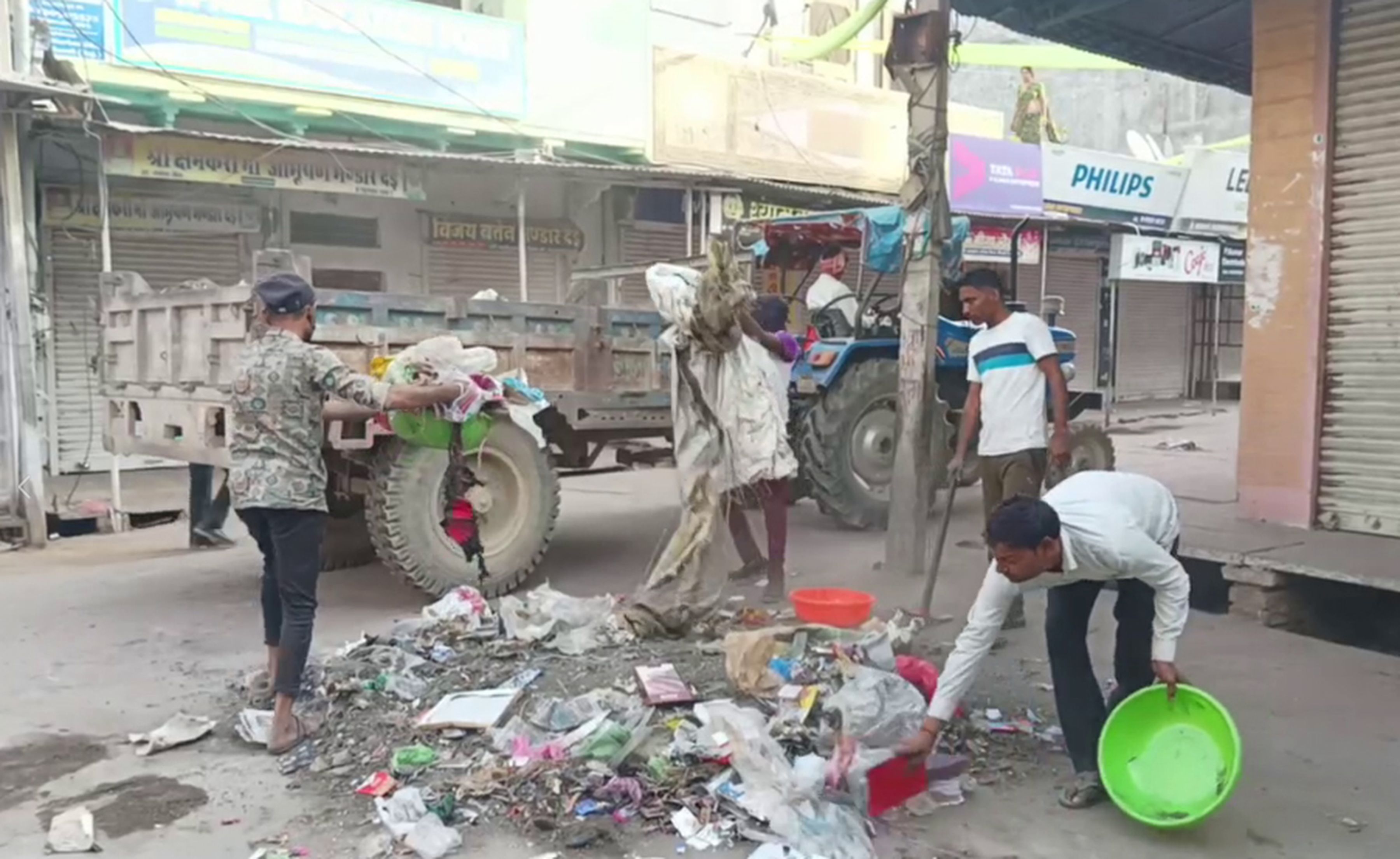 सफाई कर्मचारियों की हड़ताल समाप्त