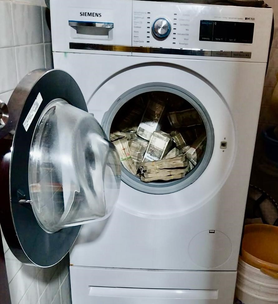 Fema Case Ed Raid On Shipping Company Yields ₹2.5cr Hidden In Washing Machine ED 