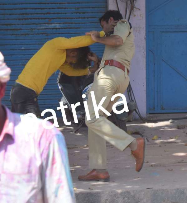 How Tiger caught a young man who was pelting stones at a house on the day of Holi...see pictures