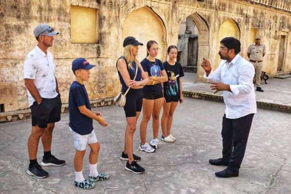 ricky_ponting_visited_amber_mahal04.jpg