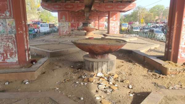 The beautification work done under Sanganer culvert is now ruined