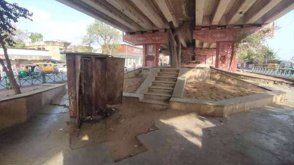 The beautification work done under Sanganer culvert is now ruined