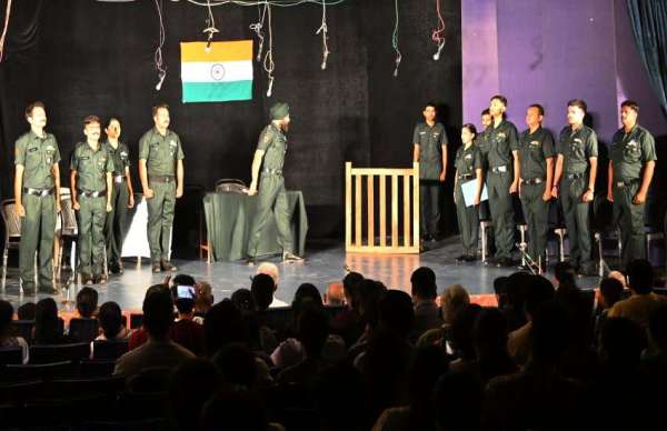 पत्रिका@रायपुर। शहर के रंग मंदिर प्रेक्षागृह में कोर्ट मर्शाल नाट्क का मंचन किया गया।