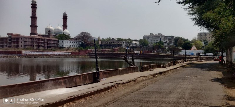 सार्वजनिक स्थानों से चोरी हो रही रैलिंग, जिम्मेदार नहीं दे रहे ध्यान