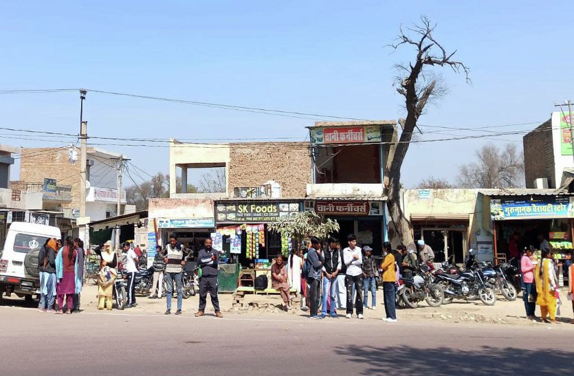 बस स्टैंड पर सुविधाओं का अभाव, यात्री परेशान