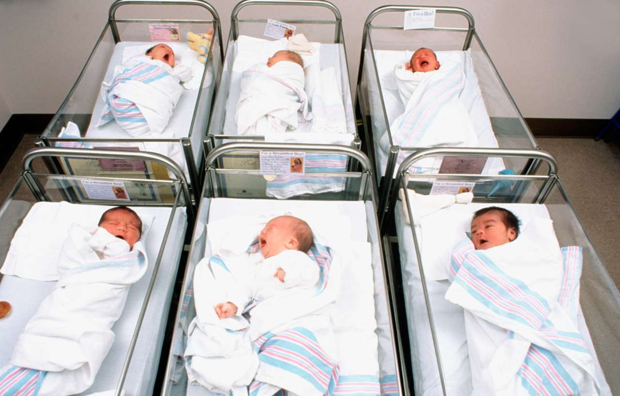 इटली में कम जन्म-दर बनी चिंता का विषय, 2023 में 4 लाख से भी कम बच्चे हुए पैदा
