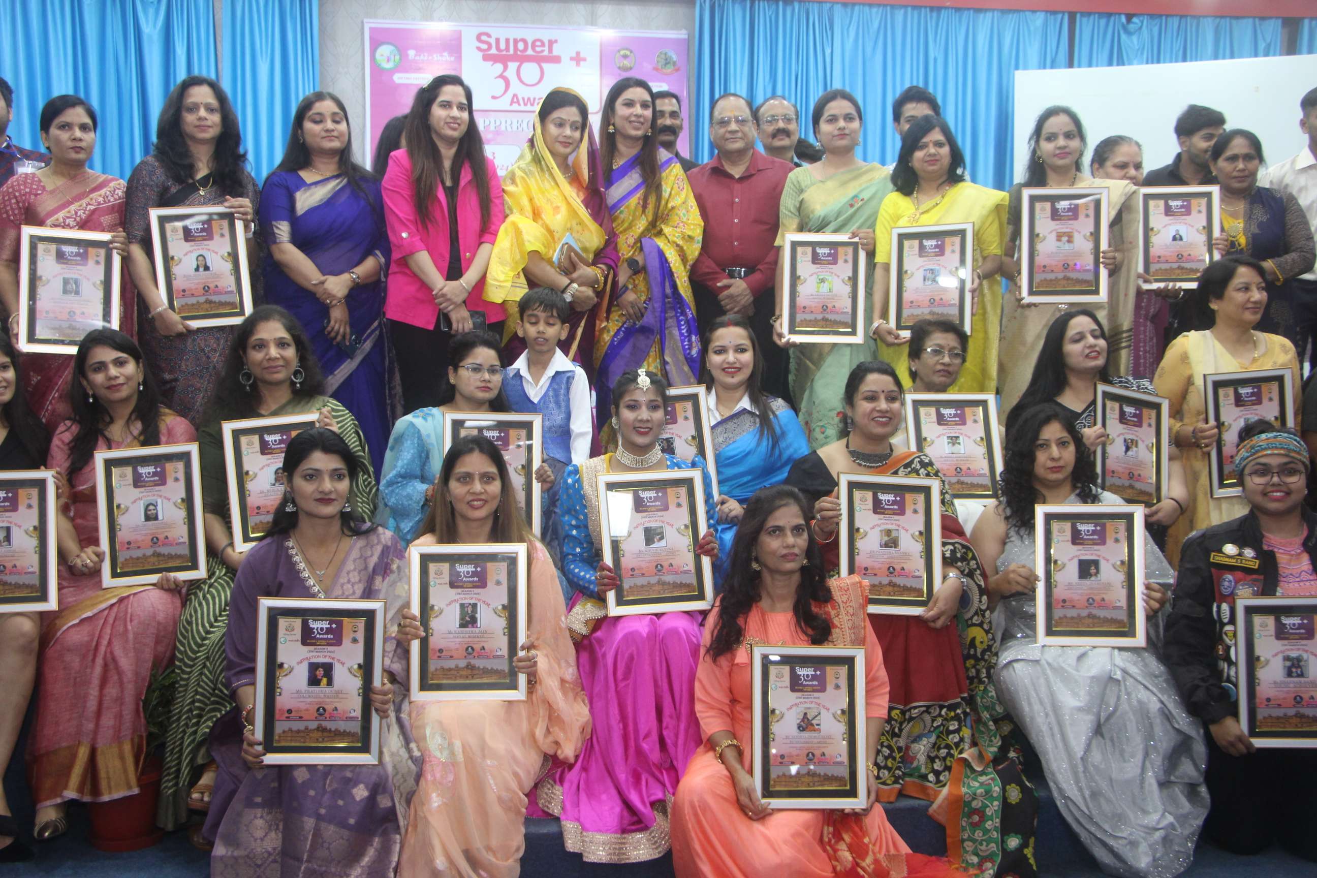 कैंसर हॉस्पिटल में महिलाओं का सम्मान