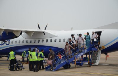 इंडिगो की पहली फ्लाइट 70 यात्रियों के साथ हुई लैंड, आज दिल्ली से आएगी एलायंस की फ्लाइट