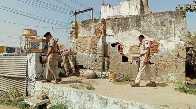 बुजुर्ग भू-कारोबारी की पत्थरों से सिर कुचल कर हत्या