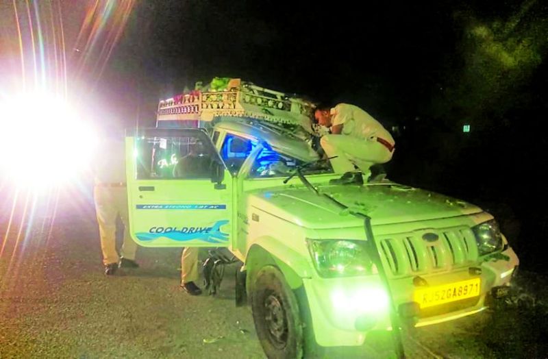 सब्जी से भरी पिकअप केंटरा से टकराई